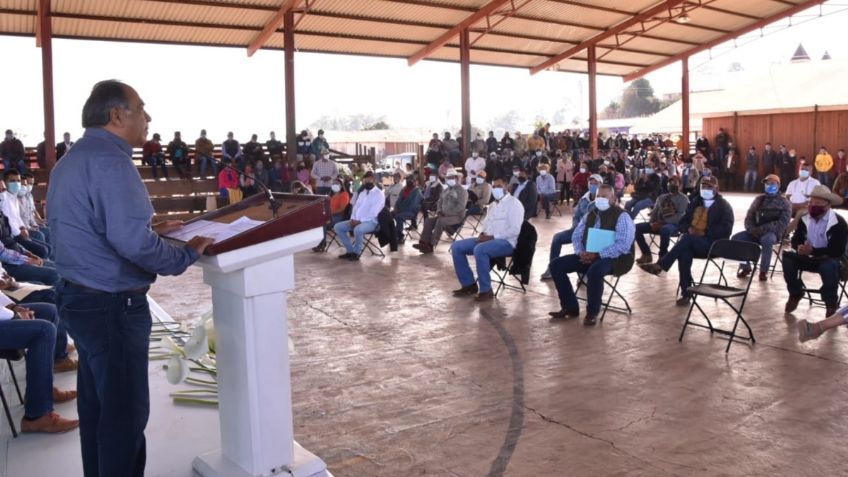 Gobernador de Guerrero muestra proyectos de conectividad en Sierra de Ajuchitlán