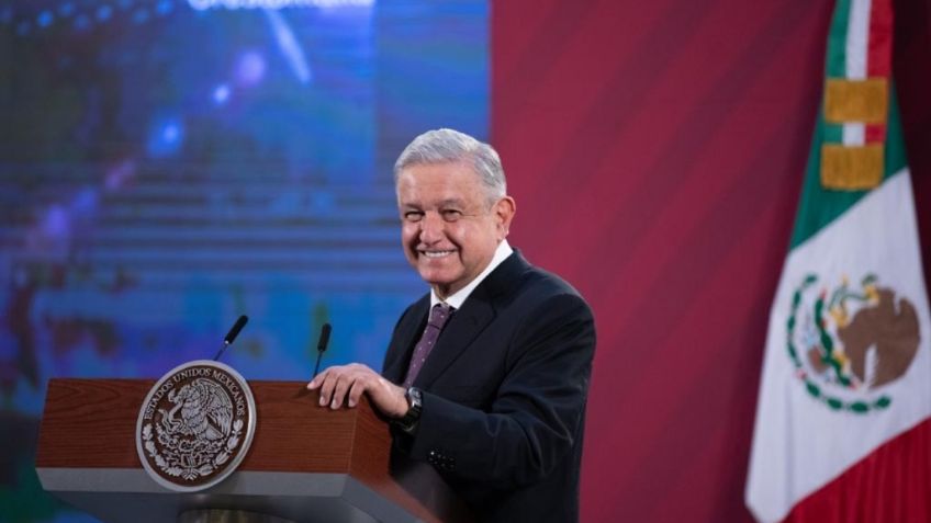 AMLO: Maestros que estén en estados con SEMÁFORO VERDE recibirían VACUNA para tener CLASES PRESENCIALES