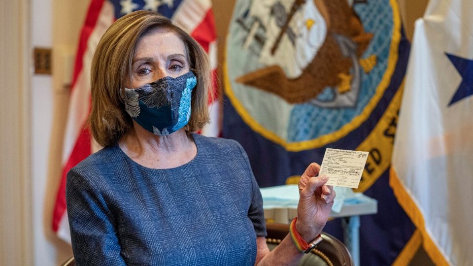 Nancy Pelosi, informó detalles adicionales, incluidos 25 mil millones de dólares en subsidios de alquiler. Foto: AP