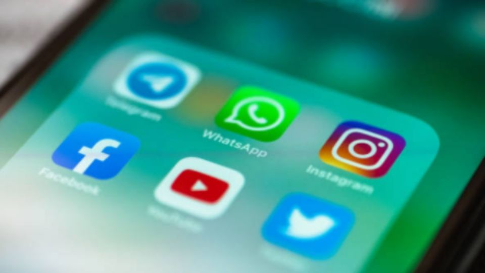 Facebook adquirió WhatsApp en 2014 y en 2016 cambió por primera vez los términos de uso y la política de privacidad de la aplicación. FOTO: iStock