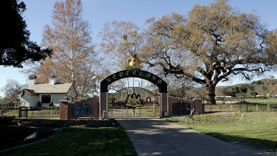 Neverland se convirtió en el refugio favorito de Jackson y tenía un zoológico, un ferrocarril y atracciones de un parque temático. Foto: AP