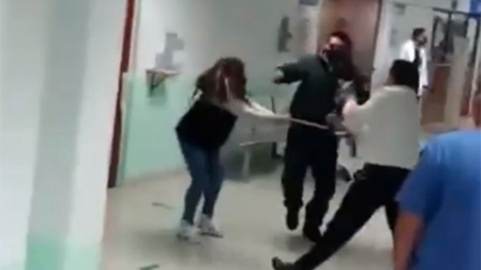 Agreden a personal de vigilancia en hospital de Tlaxcala. Foto: Especial