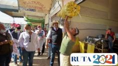 Adrián Esper, el aspirante a candidato de Morena a la gubernatura de SLP, juega “vencidas” en Central de Abastos