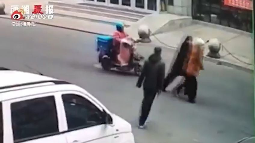 Hombre ataca con un cuchillo a 14 personas, apuñala y mata a siete en China: VIDEO