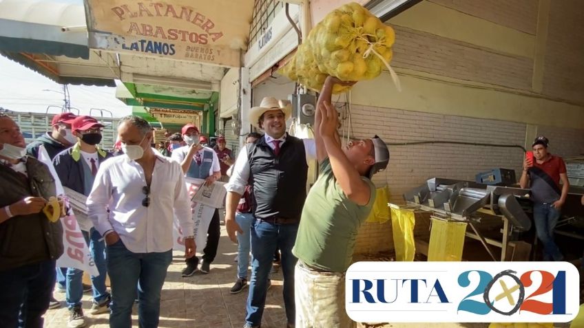 Adrián Esper, el aspirante a candidato de Morena a la gubernatura de SLP, juega “vencidas” en Central de Abastos