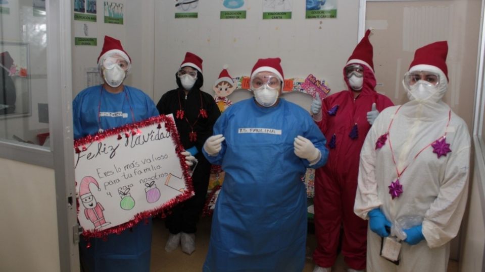 En el Hospital General de Zona No. 24 el personal de Trabajo Social motivó a los pacientes con Covid-19 con un mensaje navideño. Foto: Especial