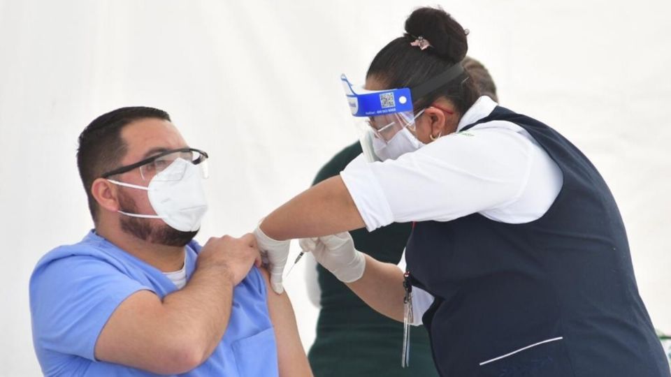 Las dosis van a ser distribuidas para el personal de salud de Torreón, Saltillo, Monclova y Piedras Negras. Foto: Especial