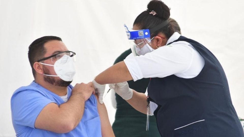 Será en 21 días, el tiempo necesario para aplicar el refuerzo de la vacuna. Foto: Especial