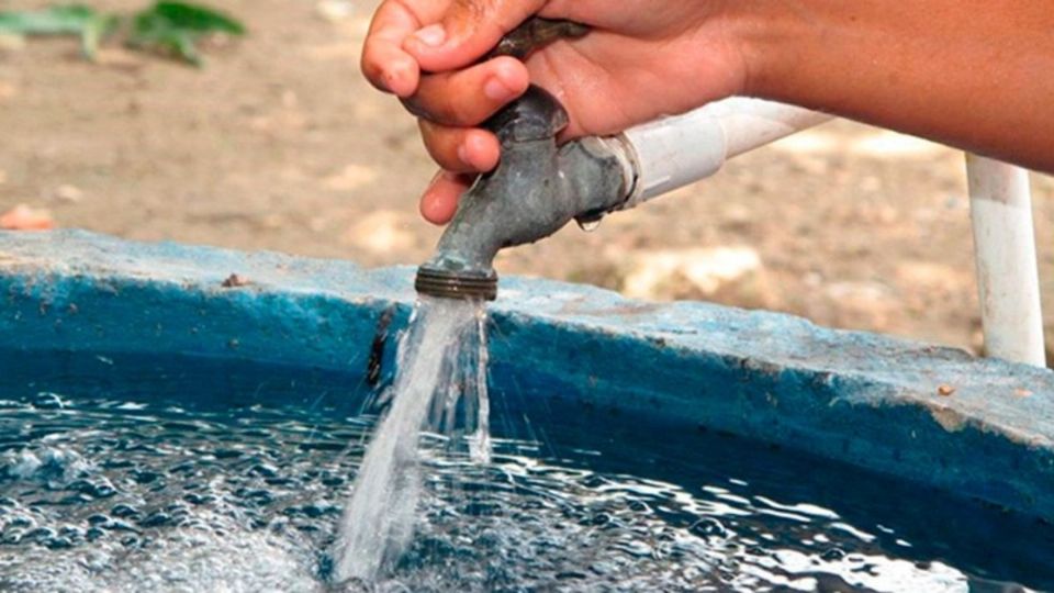 La Conagua señaló que se está restableciendo el servicio de agua para las zonas que se vieron afectadas por el megaapagón. Foto: Especial