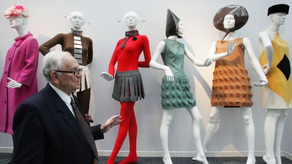 PIERRE CARDIN. Faldas y vestidos eran su especialidad. Foto: AFP