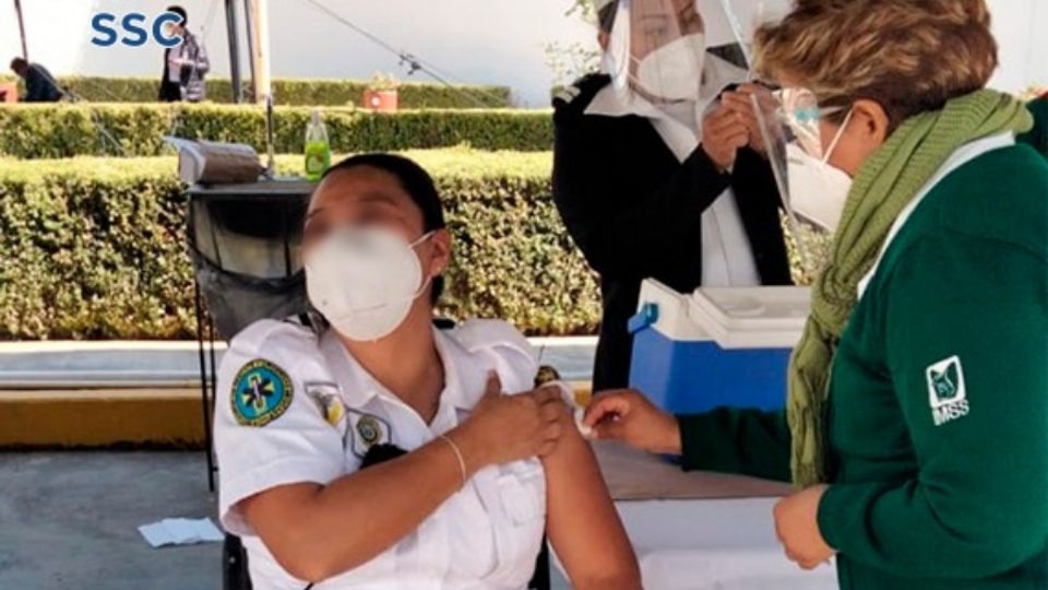 Hasta el momento se han aplicado 4 mil 875 dosis al personal de salud de la CDMX.