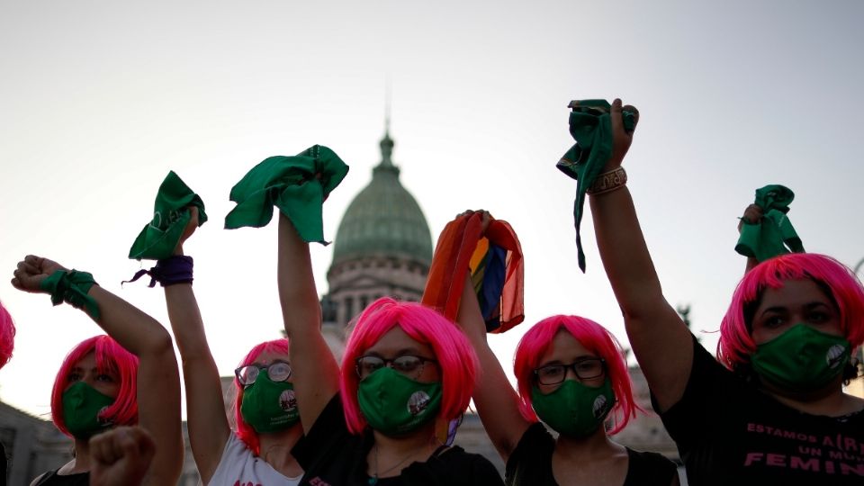 Las mujeres muestran fortaleza en las calles. Foto: AP