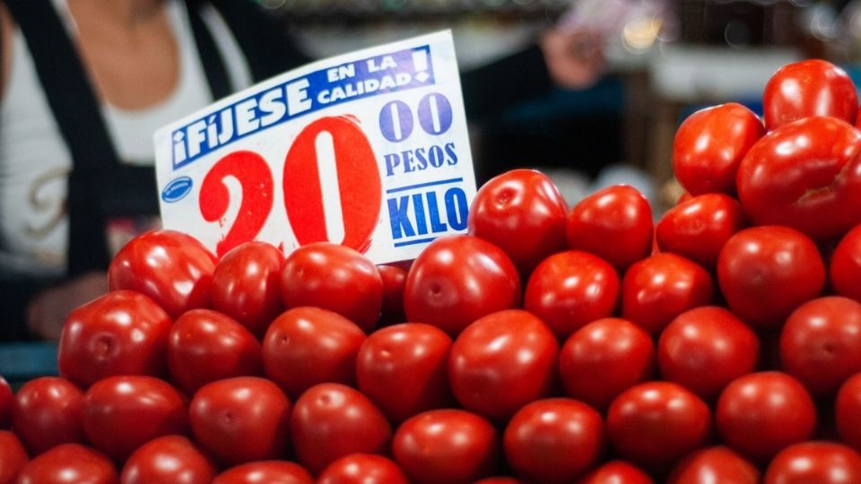 La Profeco exhibió las marcas de puré de tomate que tienen ingredientes dañinos. Foto: Cuartoscuro