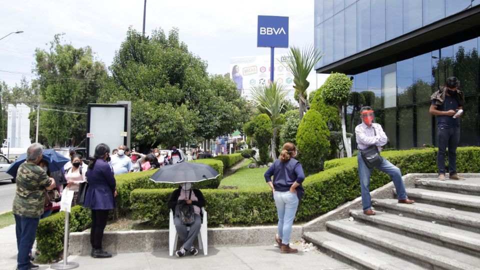 Algunas instituciones bancarias no abren este día. Foto: Enfoque