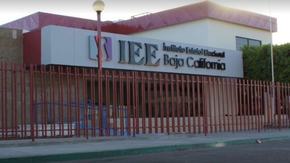 El Instituto Estatal Electoral de Baja California entregó la constancia a los 11 aspirantes a candidatos independientes. Foto: Especial