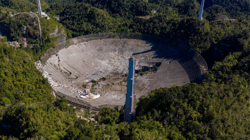 Momento en que colapsó un radiotelescopio en Puerto Rico: VIDEO