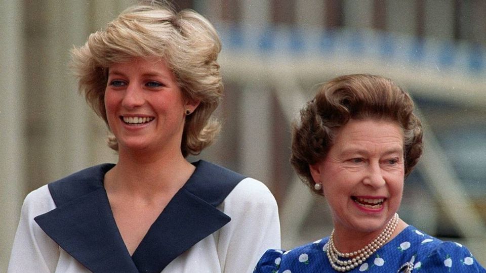 Lady Di  y la Reina Isabael. Foto: AP