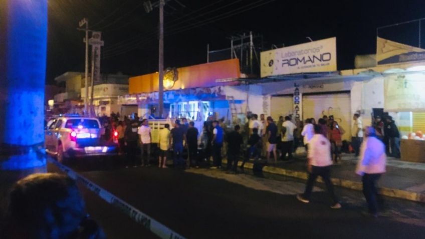 10 personas quedaron atrapadas bajo un techo colapsado en Nayarit