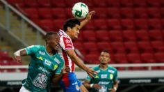 Analista deportivo se equivoca de partido y estaba viendo la repetición del León-Chivas; es blanco de burlas