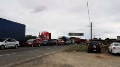 Bloquean carretera en Chivela; exigen a la CONAVI reconstrucción de sus viviendas