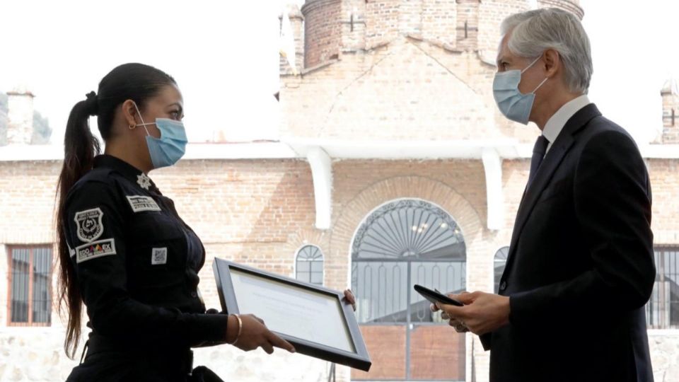 RECONOCIMIENTO. El gobernador Alfredo del Mazo resaltó la labor de la policía Mexiquense. Foto: Especial