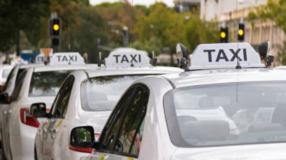 Taxista vende dulces para ahorrar dinero y así pagar su boda