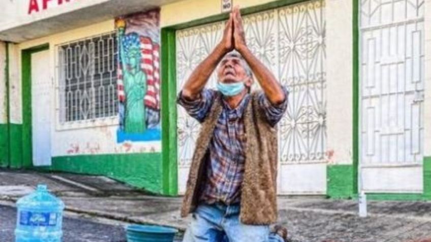 Abuelito llora la muerte de su caballo; era su fiel amigo y familia: FOTO