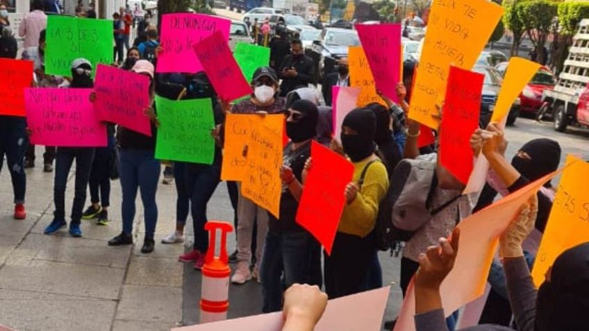 Protestan mujeres de Guerrero frente al Senado de la República