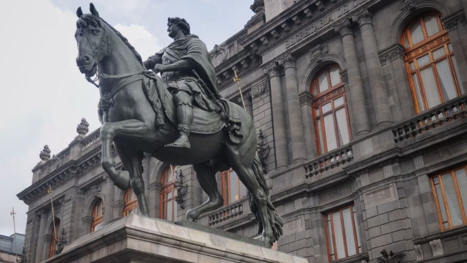 El objetivo del monumento era halagar al Rey de España Carlos IV por parte del Virrey de la Nueva España. Foto: Cuartoscuro