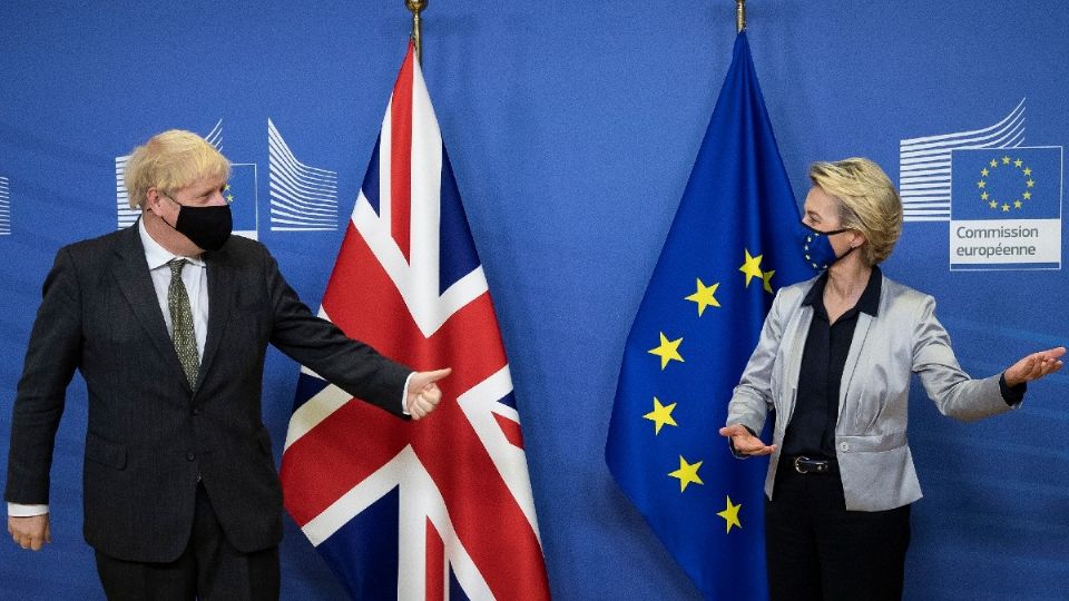 BRUSELAS. Boris Johnson fue recibido por Ursula von der Leyen. Foto: Archivo/ AFP