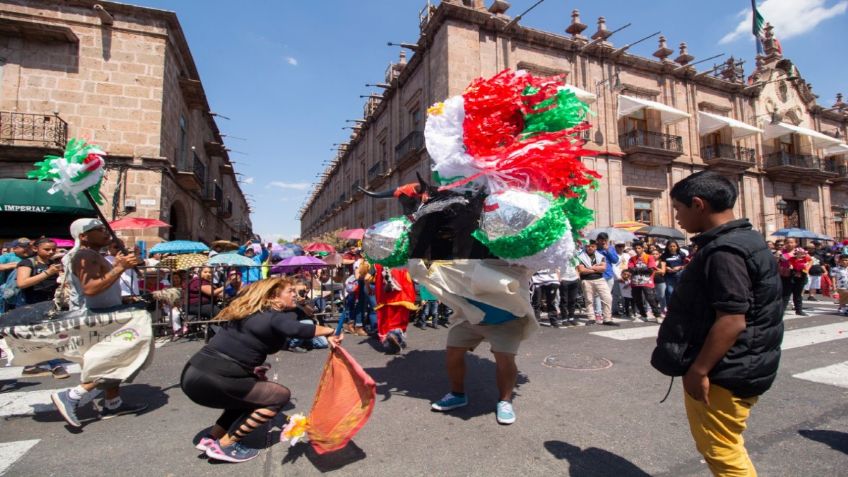 Celebra Morelia, tradicional festival de Toritos de Petate