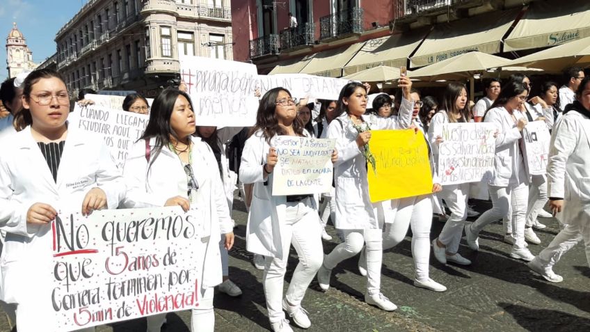 #UPAEP Protestan en universidades de Puebla por asesinato de tres alumnos: VIDEOS