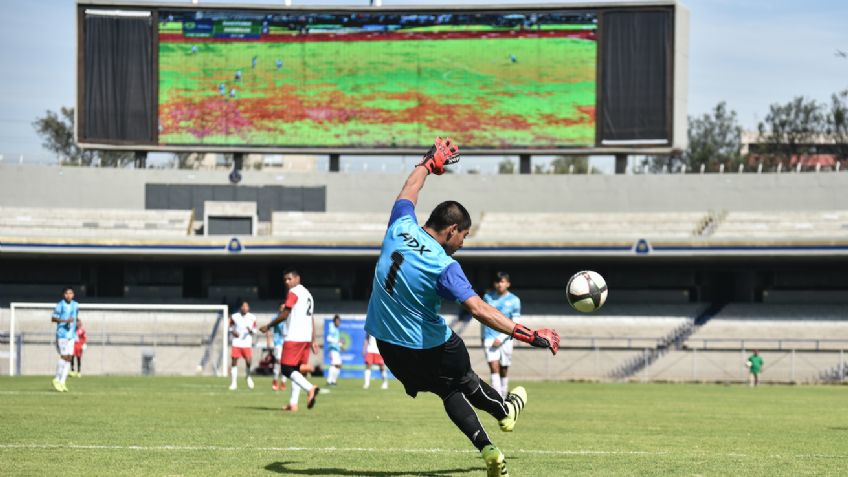 Exfutbolistas reconocen a participantes de la Olimpiada Comunitaria en CU