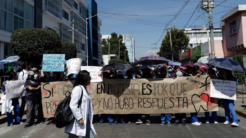 Marchan universitarios de Puebla a Fiscalía para exigir justicia