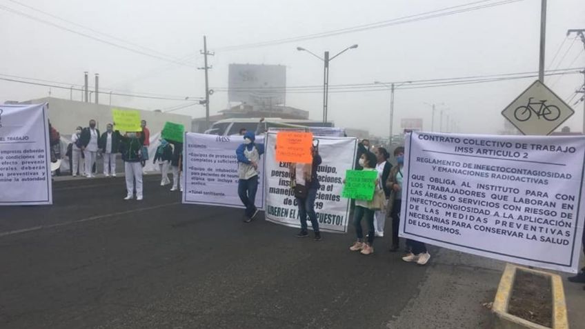 Protestan trabajadores del IMSS en Tulancingo por falta de insumos ante Covid-19