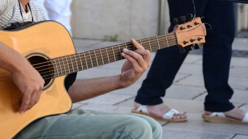 ¿Quieres tocar la guitarra? SÓLO DEBES CONOCER ESTOS tres acordes