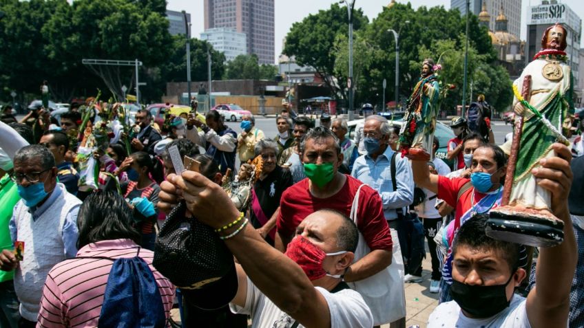 Pese a Fase 3, fieles de San Judas Tadeo abarrotan San Hipólito: FOTOS