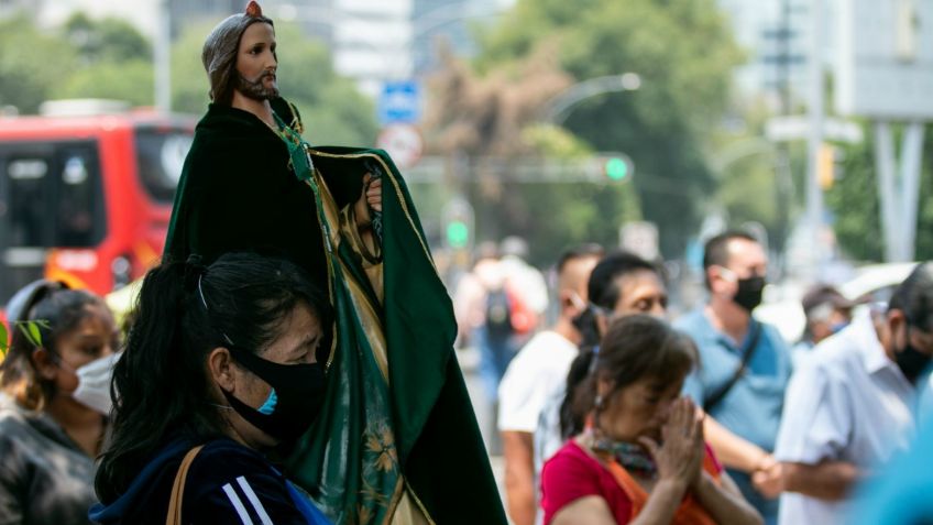 Pese a Fase 3, fieles de San Judas Tadeo abarrotan San Hipólito: FOTOS