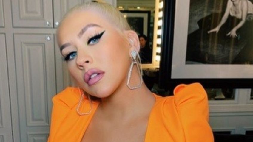 Christina Aguilera posa SEMIDESNUDA; enciende las redes con espectacular FOTO