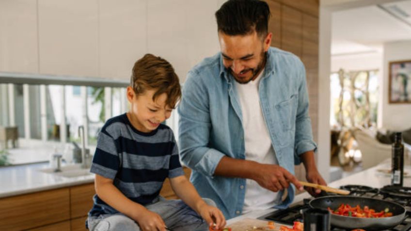 ¿Sin planes? Celebra el Día del Padre creando recuerdos desde la cocina