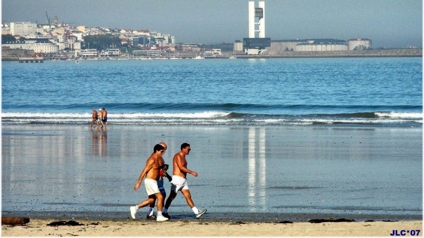 Con cámaras para medir capacidad, España reabre playas tras pandemia