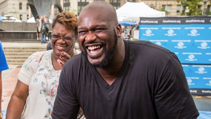 Shaquille O’Neal juega basquetbol con Rob Gronkowski y esto fue lo que pasó: VIDEO