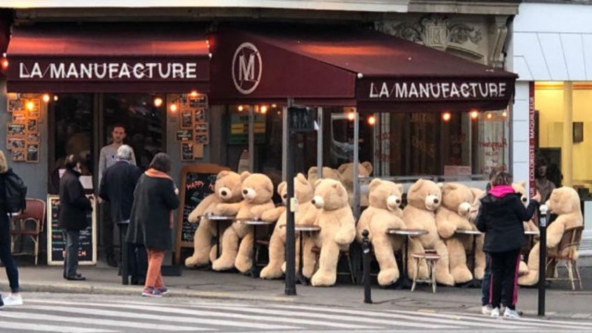 Osos gigantes de peluche invaden calles parisinas: FOTOS