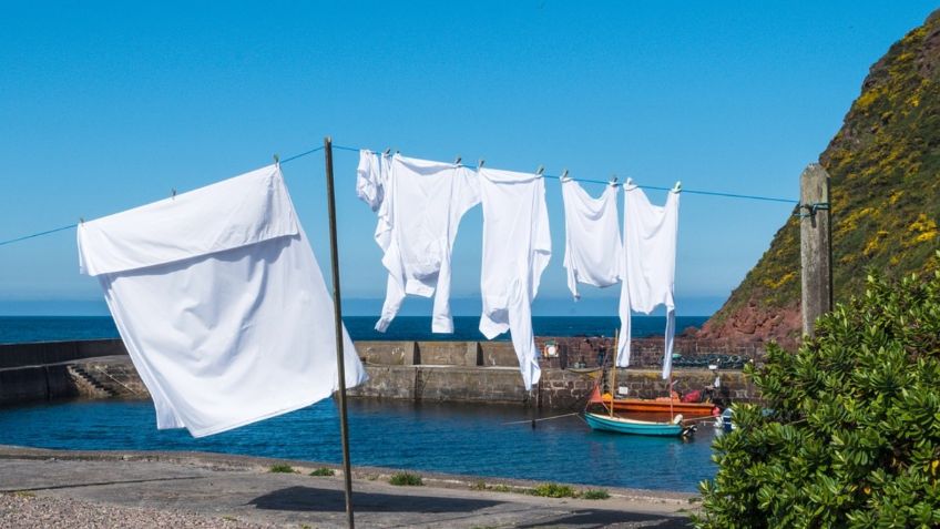 Deja tu ropa blanca reluciente con este TRUCO de vinagre y bicarbonato