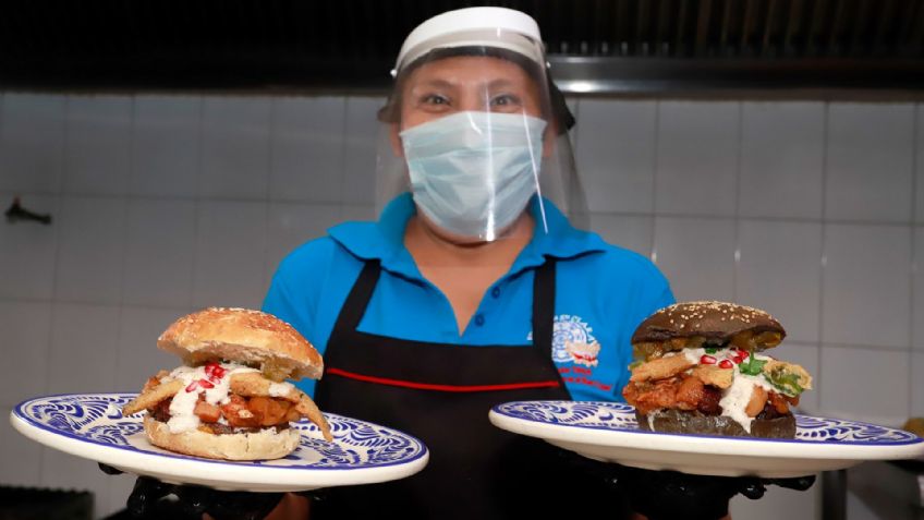 Crean hamburguesa de chile en nogada y se viraliza por su delicioso aspecto