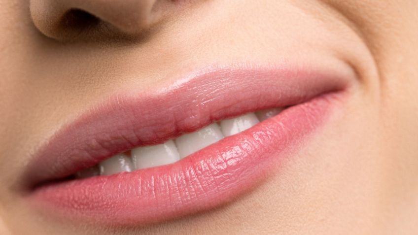 Obtén unos labios rosados sin maquillarte con este TRUCO de belleza