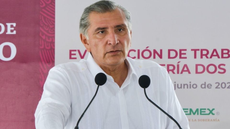 'Adán Augusto López Hernández me está ayudando mucho, si no vendría aquí a Villahermosa acusarlo', señaló López Obrador. FOTO: Especial