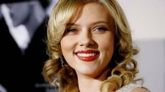 Scarlett Johansson es captada disfrutando de la playa con coqueto minivestido rosa: FOTO