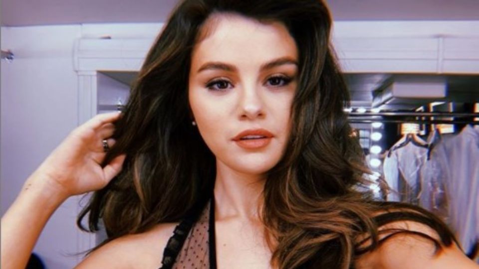 Selena Gomez compartió en su instagram el nuevo look que llevará para el verano, dejando de lado su melena castaña oscura. Foto: Instagram