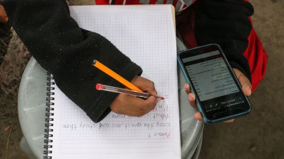 Algunas escuelas han optado por cambiar sus horarios ante las altas temperaturas.